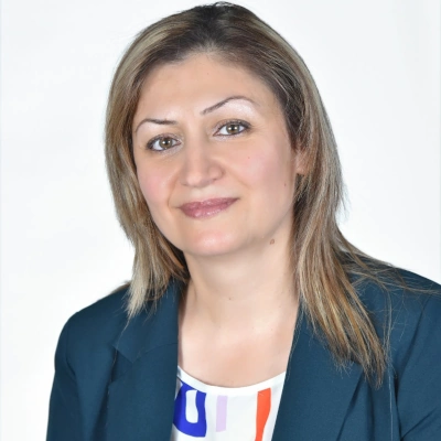 Անահիտ, դաստիարակ